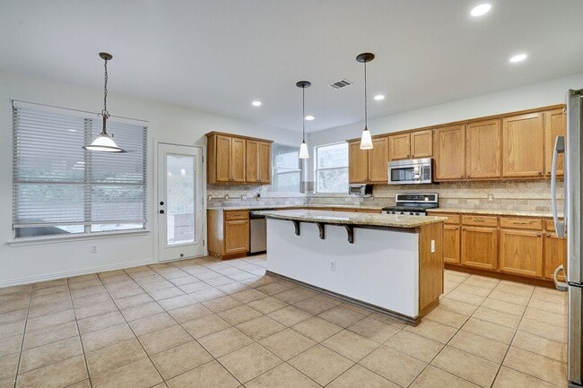 Building Photo - 1414 Laurel Oak Loop
