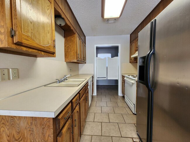Building Photo - Spacious 3 Bedroom 2 Bath home in PaulAnn ...
