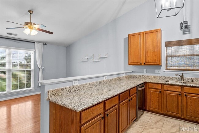 Building Photo - 729 Tower Grove Dr