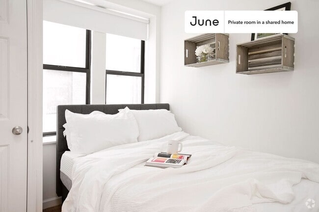 Building Photo - Private bedroom in 4 bed/2 bath Home