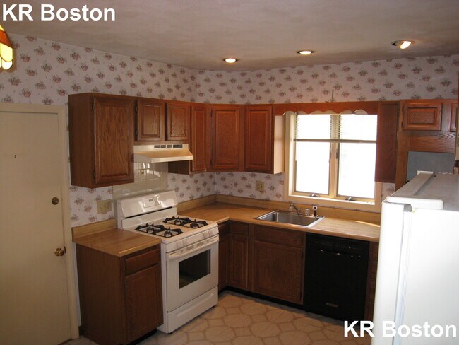 Building Photo - 56 Union St