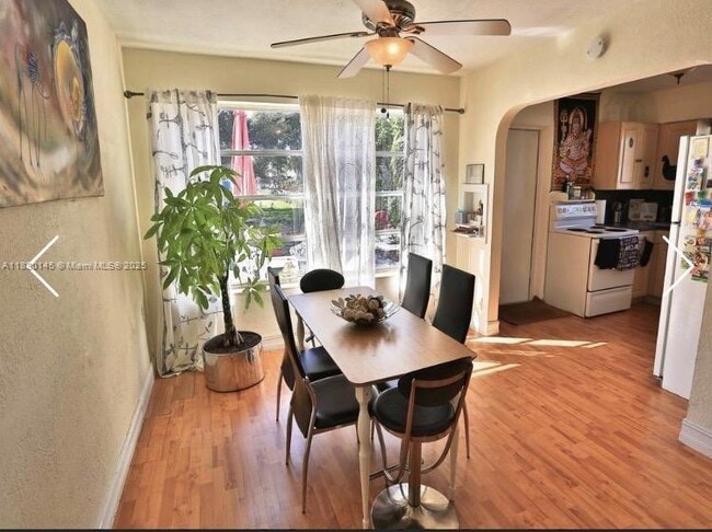 Photo - 2830 Monroe St House