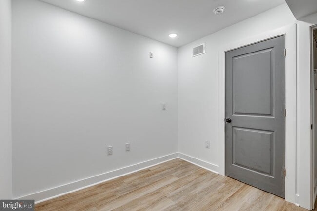 Foto del edificio - 2348 N Park Ave