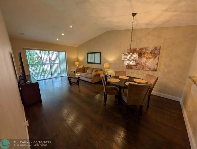Foto del edificio - 3081 Holiday Springs Blvd