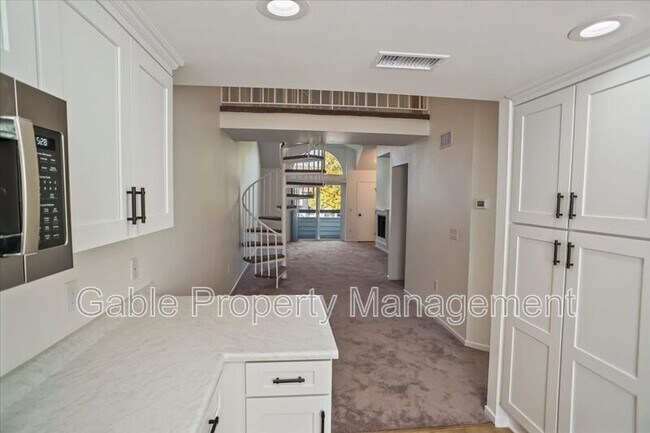 Building Photo - 26941 Rainbow Glen Dr