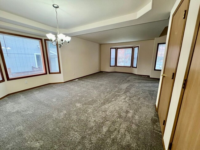 Building Photo - **$500 Move In Special** Beautiful 4 Bed 3...