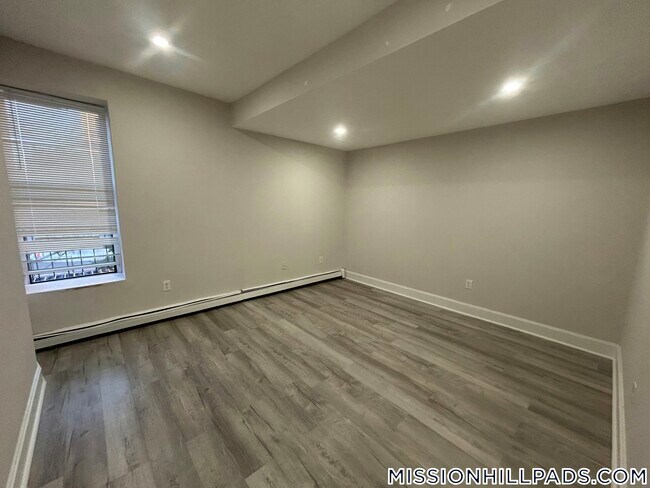 Building Photo - 15 Ruggles St