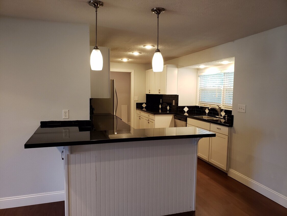 Foto principal - Granite Counter Tops w/ Open Floor Plan in...
