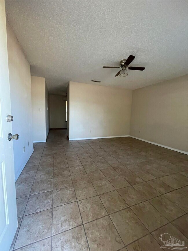 Building Photo - 4499 Chantilly Way