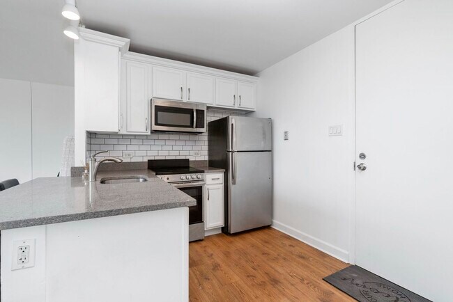 Building Photo - 345 E Eastgate Pl