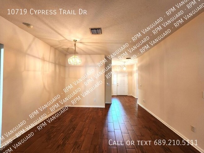 Building Photo - 10719 Cypress Trail Dr