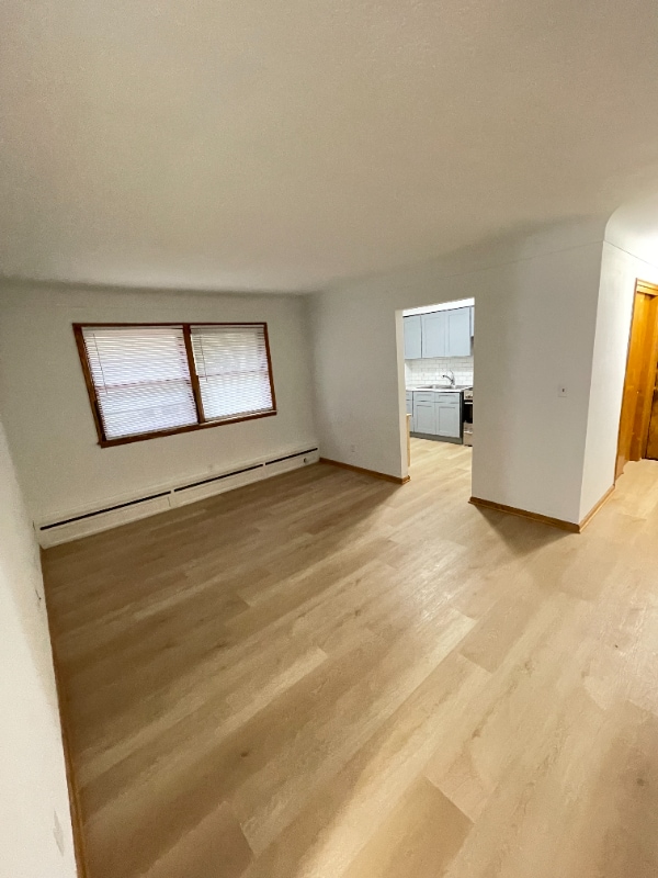 Building Photo - 616 Ivy Ave E