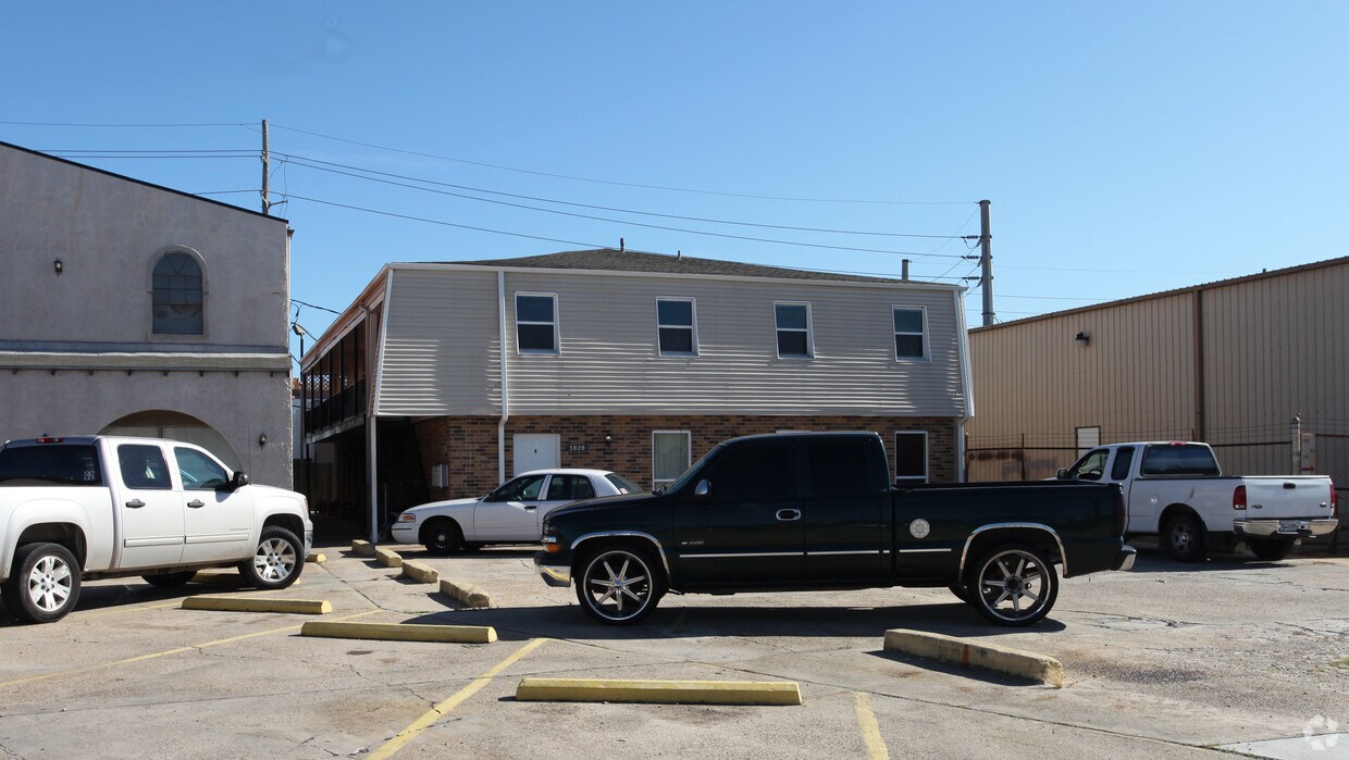 Building Photo - 3020-3022 Jean Lafitte Pky