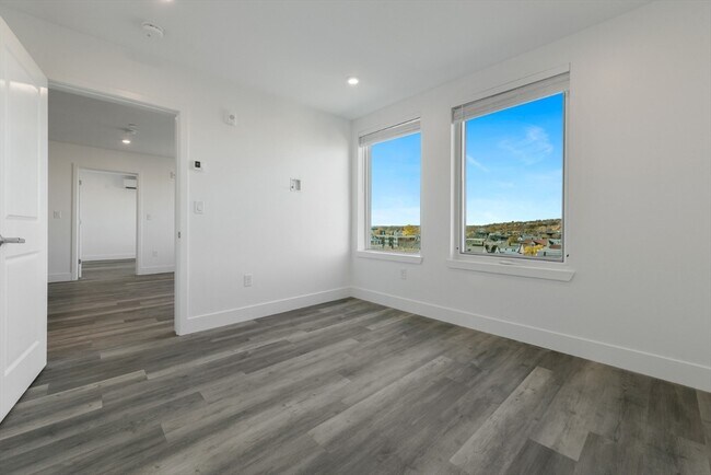 Foto del edificio - 585 Essex St