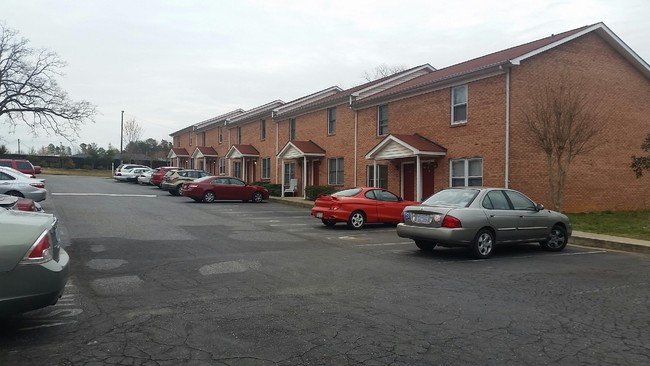 Building Photo - Robinson Street Apartments