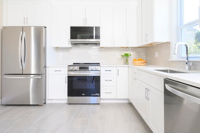 Building Photo - 9 Todd Pl