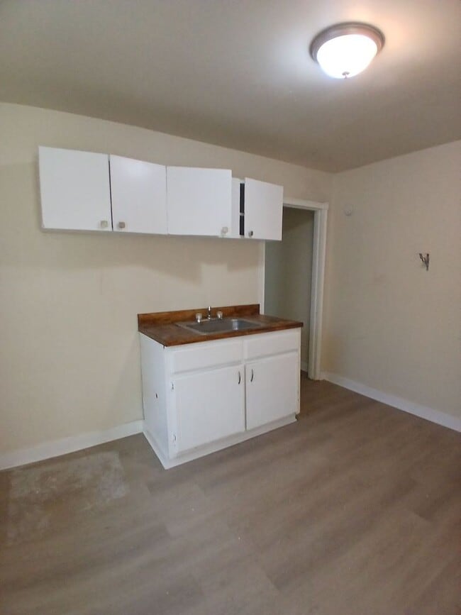 Building Photo - Delightful 2 bedroom 1 bath duplex - Open ...