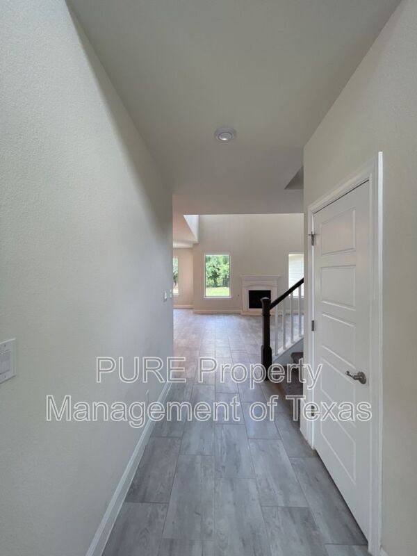 Building Photo - 716 Expedition Way
