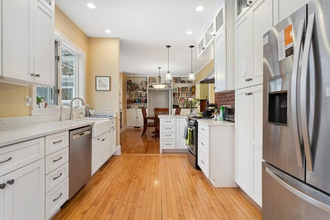kitchen - 504 W Michigan Ave