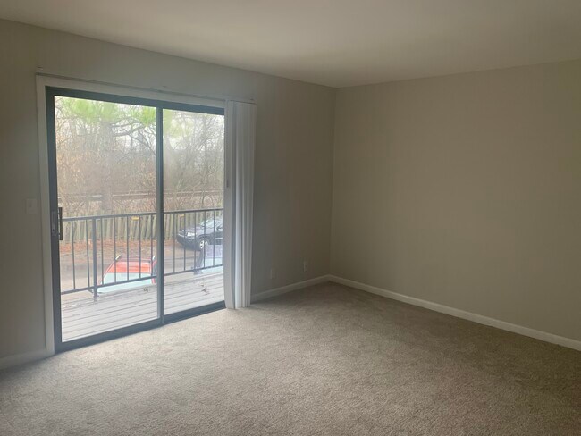 Building Photo - 420 Walton Ln