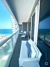 Building Photo - 3101 Bayshore Dr