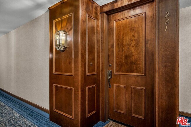 Foto del edificio - 8600 Tuscany Ave