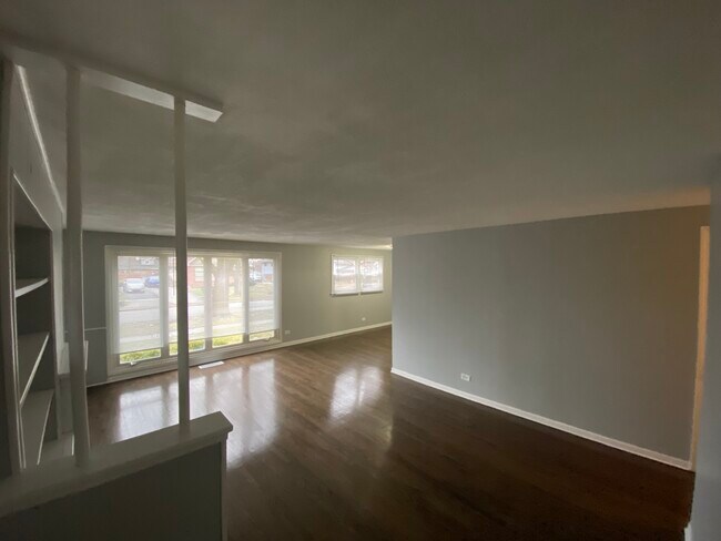 Building Photo - 16919 Old Elm Dr