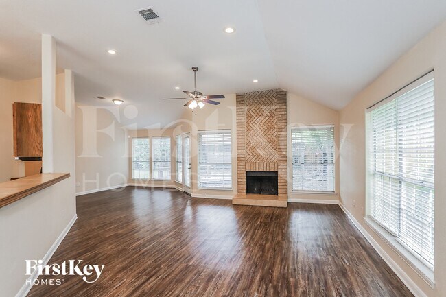 Foto del edificio - 5334 Hazel Grove Dr