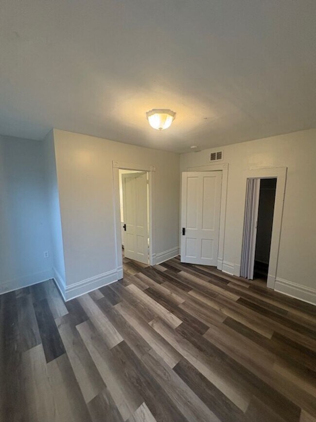 Foto del edificio - 723 W Armstrong Ave