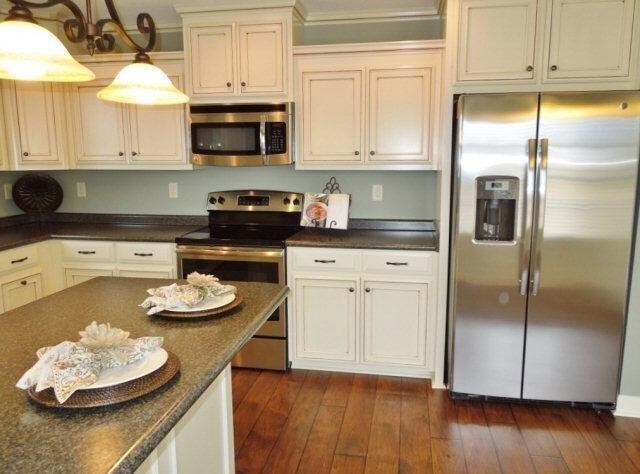 Foto del edificio - Beautiful 4-Bedroom Home with Fenced Yard ...