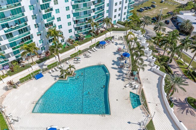 Foto del edificio - 7900 Harbor Island Dr