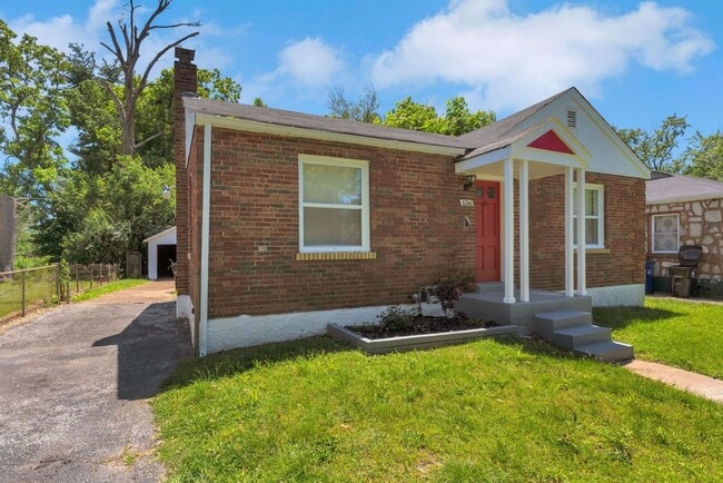 Building Photo - Charming 2BR House in Saint Louis