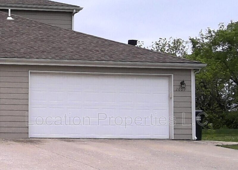 2611 Winterbrook Dr, Lawrence, KS 66047 Townhome Rentals in Lawrence