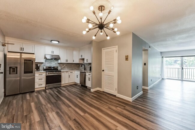 Building Photo - 1300 Army Navy Dr