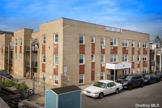 Building Photo - 984 Oceanfront