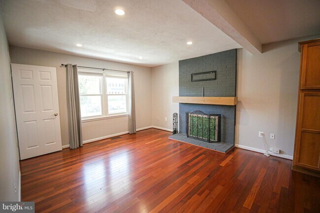 Building Photo - 13210 Nickleson Dr