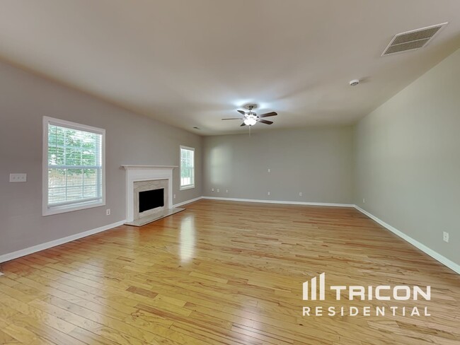 Building Photo - 2725 Sedgeview Way NE