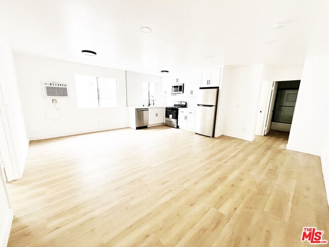 Foto del edificio - 5440 Carlton Way