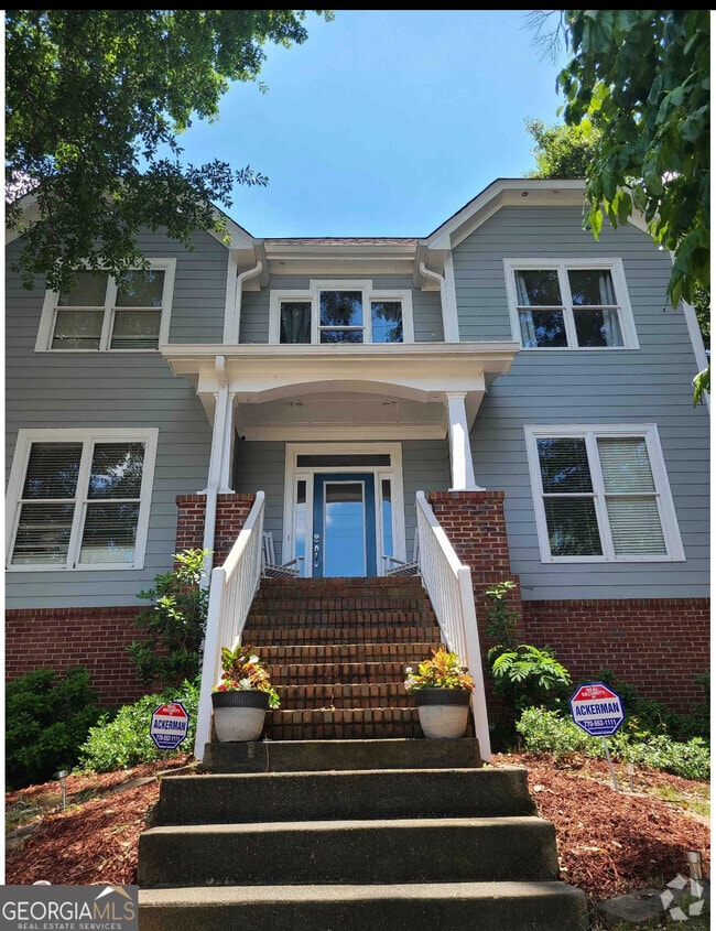 Building Photo - 2174 Whittier Pl NW