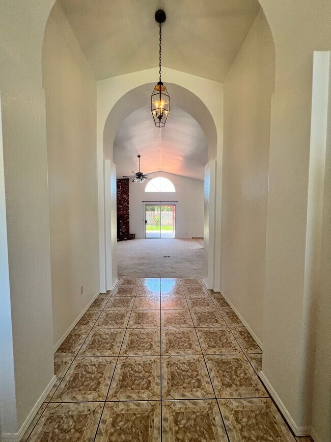 Foto del edificio - For Rent – Spacious 3 Bed / 2 Bath | 2,660 Sq Ft | West Madera