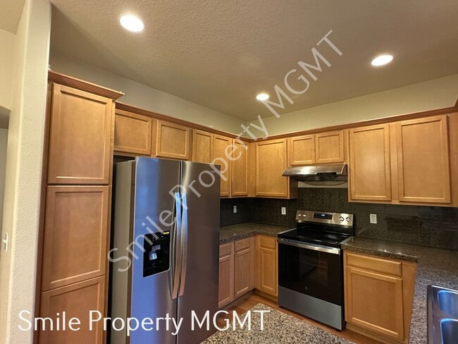 Foto del edificio - Lovely house with 4 bedrooms and 2.5 bathroom.