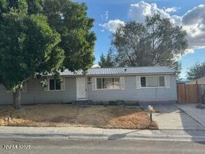 Building Photo - 1038 Cosgrave St