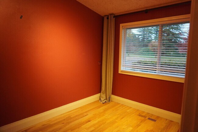 Building Photo - 24002 NE 120th Ct