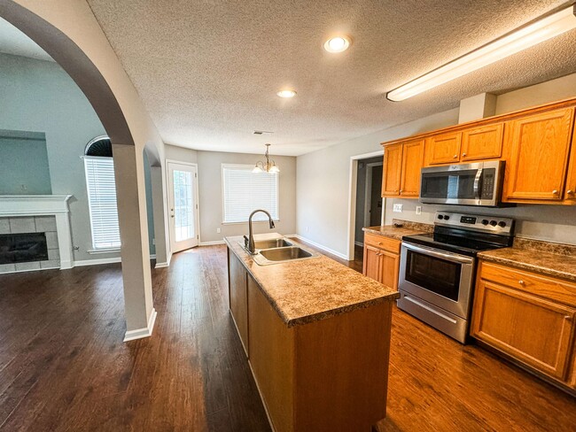 Building Photo - 4623 E Ashglen Cir