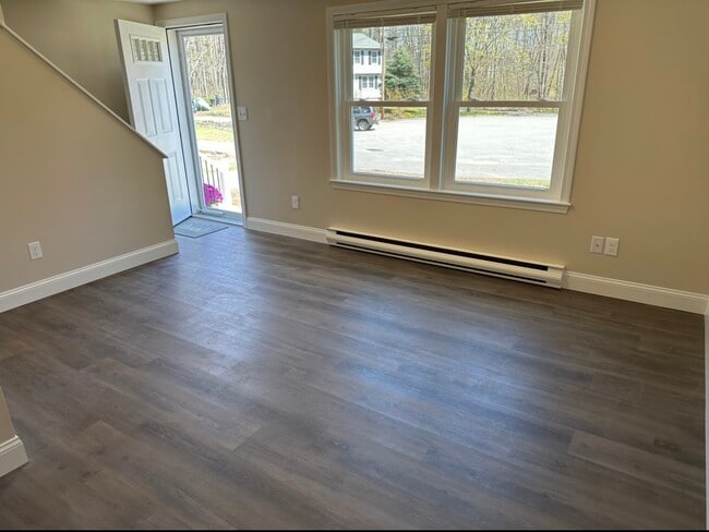 Foto del edificio - 4 Oakwood Dr