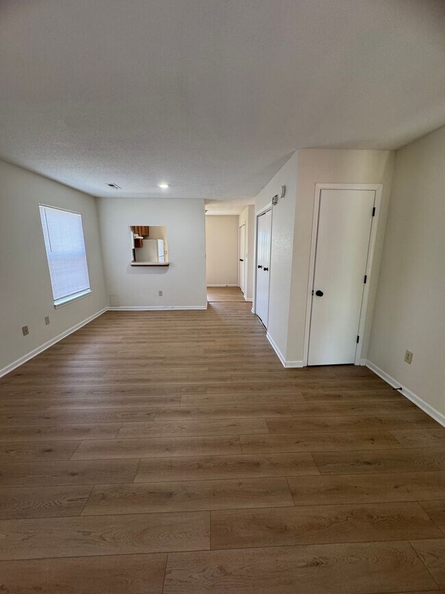 Building Photo - 675-677 W. Country Squire Ct.