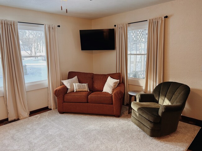 Building Photo - 614 Mercer Ave