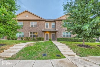 Building Photo - 1312 Lakecrest Ln