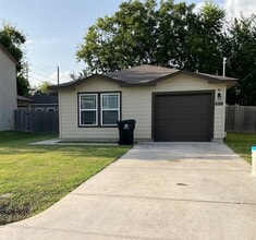 Building Photo - 411 Armstrong St