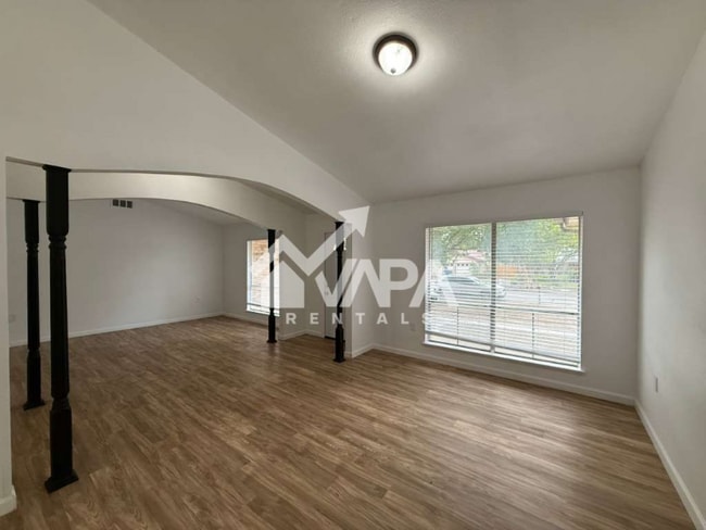 Foto del edificio - 13207 La Ventana St